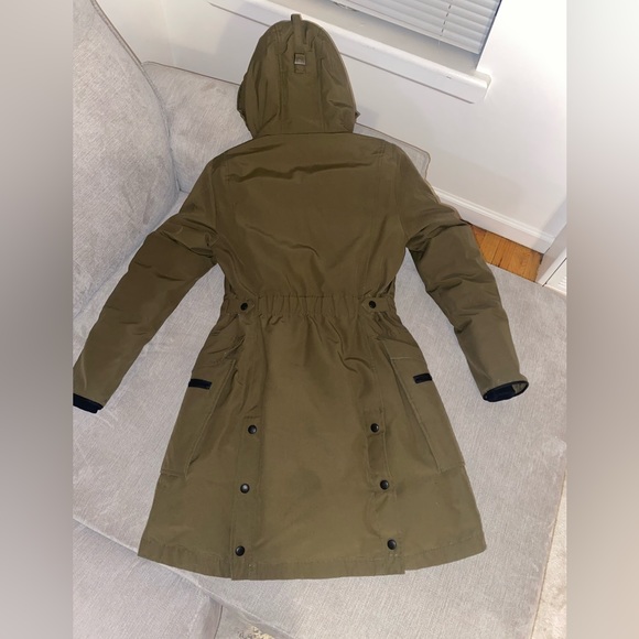 Canada Goose Kinley Parka (womens) - Picture 6 of 8